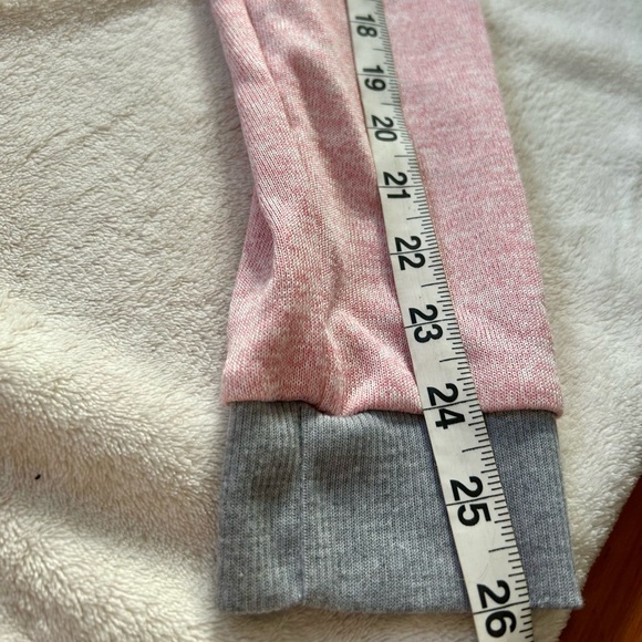 YMI Lightweight Crewneck Pocket Sweatshirt NWT size M Heathered Pink - Picture 8 of 8